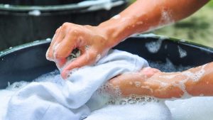 how to hand wash clothes without detergent